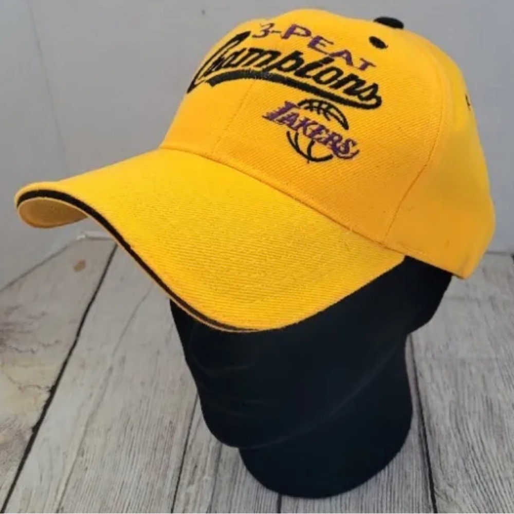 Vintage? 3-Peat Champions Los Angeles LA LAKERS Baseball Hat Yellow NBA Cap